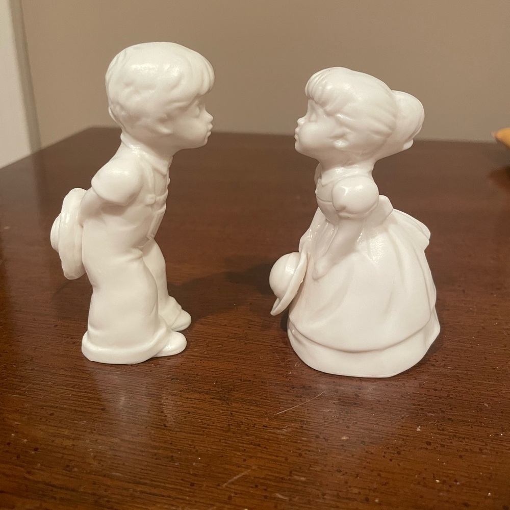 Vintage Schmid Bros Kissing Couple